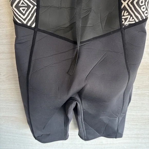Billabong Synergy 2mm back zip spring shorty wetsuit in the Geo Diamond pattern - Picture 5 of 16